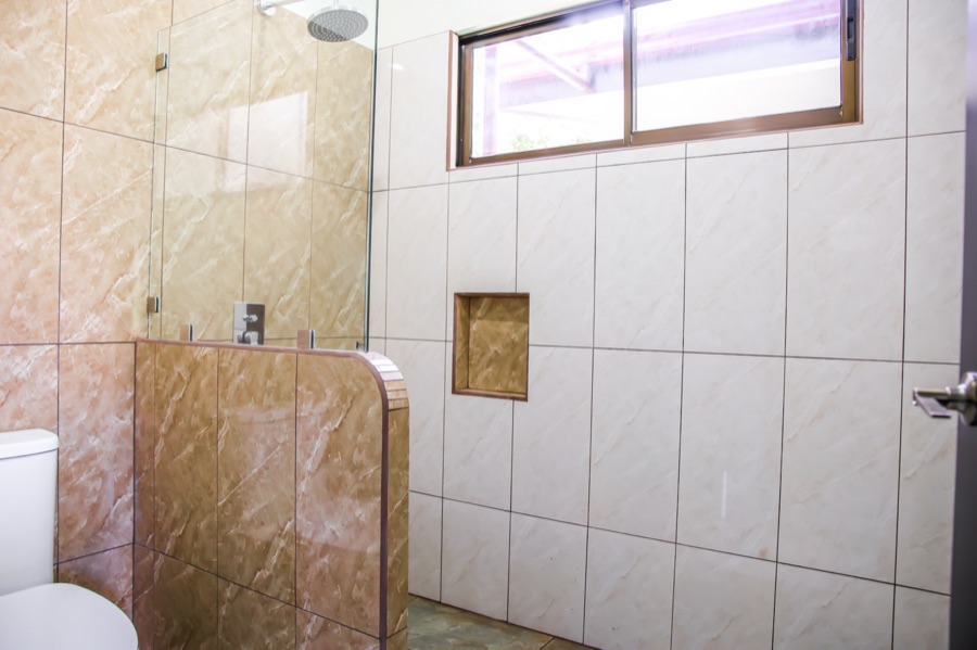 Sup Confort bathroom with shower